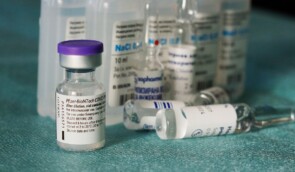 Пов’язане з Росією PR-агентство пропонувало іноземним “лідерам думок” за гроші дискредитувати вакцину Pfizer