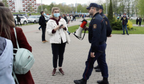 У Білорусі журналістку відправили за ґрати за висвітлення судового процесу