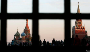 Росія вилучає з Фонду національного добробуту долар, щоб уникнути санкцій