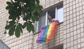 Студент КНУ вивісив з вікна гуртожитку ЛГБТ-прапор – тепер йому погрожують праворадикали 