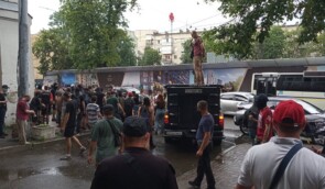 Під апеляційним судом ультраправі напали на білоруського активіста Боленкова