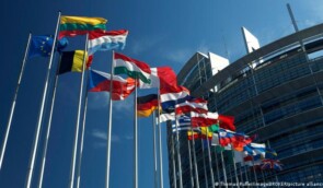 Європарламент пропонує карати санкціями за корупцію, бо вона руйнівно впливає на права людини