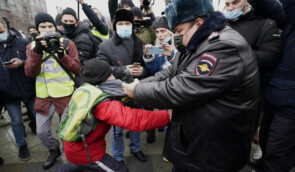 У Росії створять рекомендації для формування в молоді “свідомої відмови” від акцій протесту