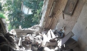 На Донбасі снаряд бойовиків влучив у квартиру чоловіка