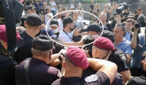 Речник МВС вибачився перед побитим поліцією журналістом “Апострофа”