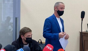 Напад на фотокора “Букв”: суд заарештував на два місяці одного з підозрюваних, засідання щодо іншого закрили для преси