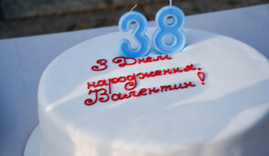 “Ми чекаємо на тебе”: На Майдані Незалежності у Києві відзначили день народження політв’язня Валентина Вигівського
