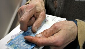 На Харківщині посадовці привласнили 5 млн грн пенсій мешканців ОРДЛО