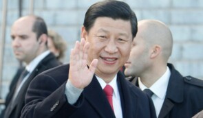 “Другий Мао”: в Китаї запроваджують обов’язкове вивчення думок Сі Цзіньпіна про соціалізм