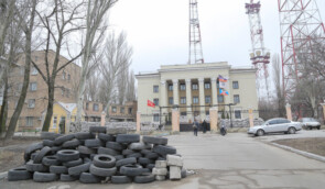 Двох колишніх військових та спецслужбовця підозрюють у катуваннях цивільних у Донецькому телецентрі