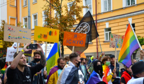 “Пліч-о-пліч на захист рівноправ’я”: у Києві відбувся багатотисячний Марш рівності