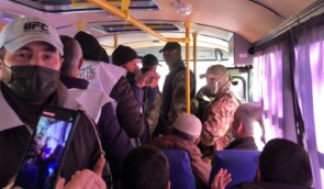 Оголошення вироку у “справі “Хізб ут-Тахрір”: у Сімферополі силовики затримали 30 громадян України, які прийшли до “військового суду”