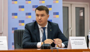 Прокуратура АРК інкримінує держзраду 702 громадянам України в Криму