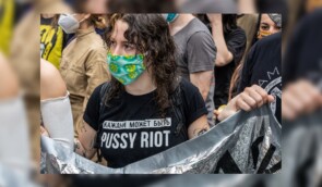У Росії учасниць Pussy Riot і Віктора Шендеровича внесли до переліку “іноагентів”