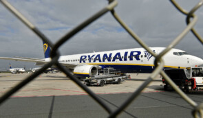Посадка літака Ryanair у Мінську: повідомлення про загрозу вибуху судна розіслали в шість аеропортів Європи