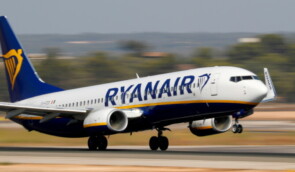 Посадка літака Ryanair у Мінську: білоруських авіапосадовців та агентів КДБ звинуватили в піратстві у США