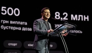Зеленський пообіцяв вакцинованим літнім українцям безоплатний смартфон