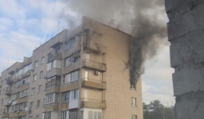 У Бучі під Києвом обстріляли житлову 9-поверхівку, виникла пожежа