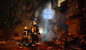 Через російську атаку зруйнована житлова висотка в Києві, постраждали 8 людей