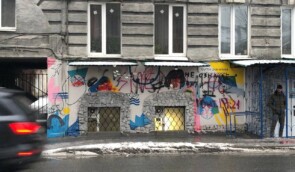 У Харкові вандали замалювали мурал на стіні ЛГБТ-центру дискримінаційними написами