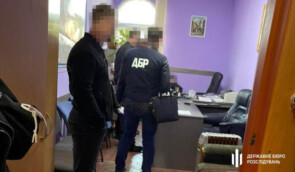 Поліцейський із Запорізької області разом з колегою, дружиною та знайомим торгував наркотиками, вилученими як докази