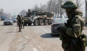 Російські окупанти другий день не випускають цивільних з Маріуполя