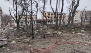 З-під завалів житлового будинку, знищеного військовими РФ в Ізюмі, дістали тіла 44 цивільних