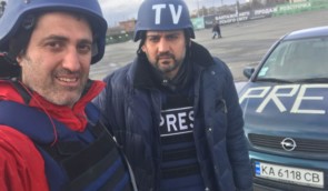 В Ірпені іноземні журналісти врятувалися з-під обстрілів та вивели групу місцевих жителів