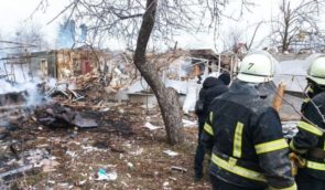 В Люботине в Харьковской области после российского обстрела под завалами дома нашли тело мужчины, еще двоих спасли