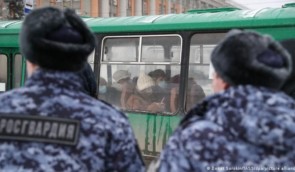 Россия ввела в Херсон, где протестуют против оккупации, своих силовиков: задержали уже более 400 украинцев