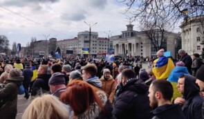 “Херсон – це Україна”: мешканці вийшли на патріотичний мітинг попри погрози окупантів