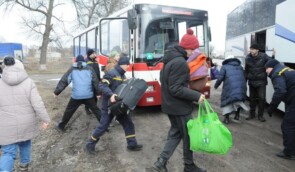 Російські окупанти зірвали евакуацію з Волновахи та Маріуполя