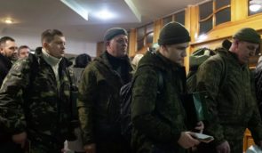 У “Л/ДНР” триває примусова мобілізація: “мобілізованим” дають застаріле екіпірування та мінімум техники