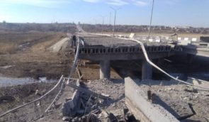 Окупанти зруйнували міст між Запоріжжям та Енергодаром: рух гуманітарних вантажів зупинили