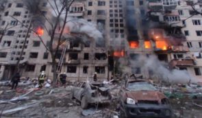 Киев: вражеская ракета попала в девятиэтажку на Оболони и завод “Антонов”, есть погибшие