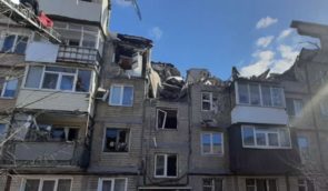 У Харкові російський снаряд влучив у житловий будинок