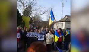Сотні мешканців Голої Пристані на мітингу вимагали повернути викраденого окупантами мера
