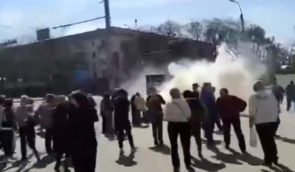 За разгон акции протеста в Херсоне виновникам светит до 12 лет за решеткой
