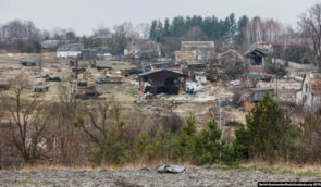Российские военные в Киевской области уничтожили три села: на дома гражданских сбрасывали авиабомбы
