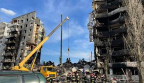 Найзруйнованіше місто Київщини: у Бородянці з-під завалів двох житлових будинків дістали тіла 26 людей