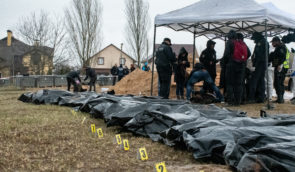 У Бучі проводять ексгумацію щонайменше 67 застрелених росіянами цивільних