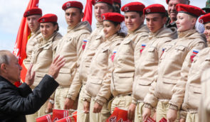 Денисова говорит, что мобилизованных Россией на войну “юнармейцев” будут отправлять в Харьковскую область и Донбасс