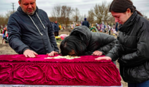 “Изнасиловали, выстрелили в затылок и бросили в братскую могилу”: в Буче продолжают находить жертв российских военных