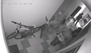 Російські окупанти, які грабували квартири у Ірпені, потрапили на запис камери спостереження