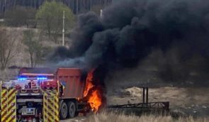 На Київщині дві вантажівки підірвалися на мінах