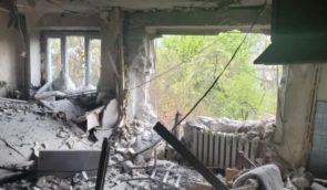 В Луганской области в результате обстрелов российских военных сгорели три многоэтажки и четыре частных дома