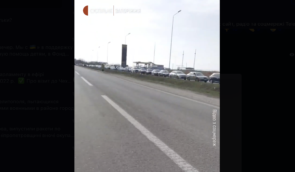 Российские военные заблокировали сотни автомобилей с жителями Мелитополя, которые пытаются эвакуироваться