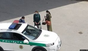 У Туркменістані жінкам спершу заборонили нарощувати вії та фарбувати волосся, а тепер – їздити в авто поруч з водієм