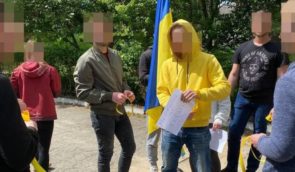 В окупованому Мелітополі активісти вийшли на акцію з українськими прапорами