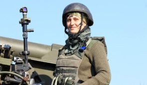 Колишня вчителька історії з Житомирщини Любов Плаксюк стала першою військовою, яка очолила артилерійський підрозділ ЗСУ